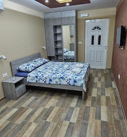 Ekonomic Apartmani Golubovci Exterior foto