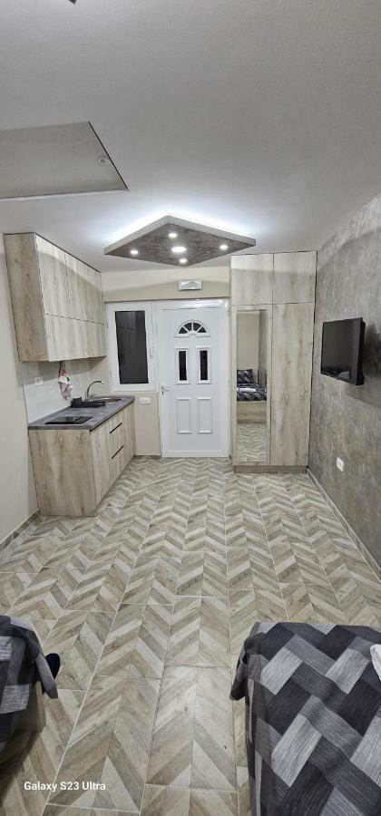 Ekonomic Apartmani Golubovci Exterior foto
